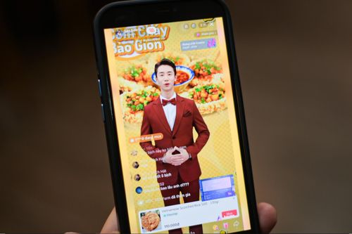 Người ảo livestream bán hàng ở Việt Nam