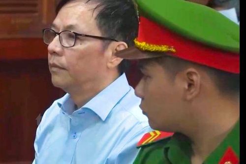 Xét xử ông Diệp Dũng về tội 'Lạm quyền trong khi thi hành công vụ'