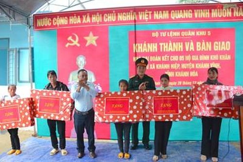 Khánh Hòa: Trao 5 'Nhà đại đoàn kết' tặng các hộ dân có hoàn cảnh khó khăn