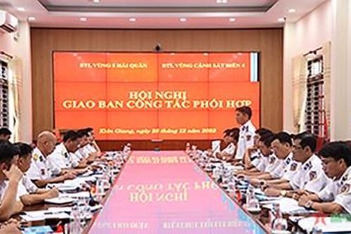 Vùng 5 Hải quân và Vùng Cảnh sát biển 4 tăng cường phối hợp thực hiện nhiệm vụ trên biển