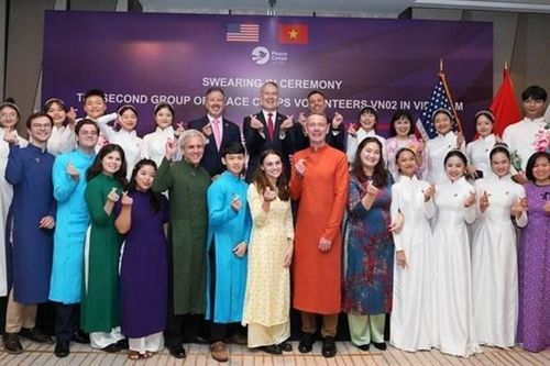 Phái đoàn Ngoại giao Hoa Kỳ chúc mừng Lễ tuyên thệ của Tình nguyện viên Chương trình Hòa Bình