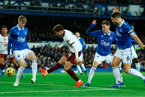Bị dẫn trước, Man City vẫn ngược dòng đả bại Everton