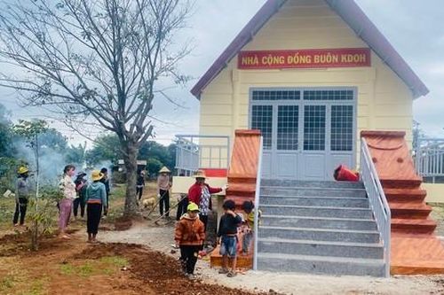 Buôn làng vùng sâu háo hức chờ bàn giao nhà cộng đồng