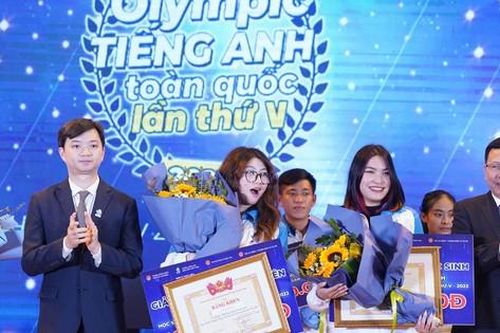 Hai nữ sinh giành giải Nhất Hội thi 'Olympic tiếng Anh học sinh, sinh viên toàn quốc' năm 2023