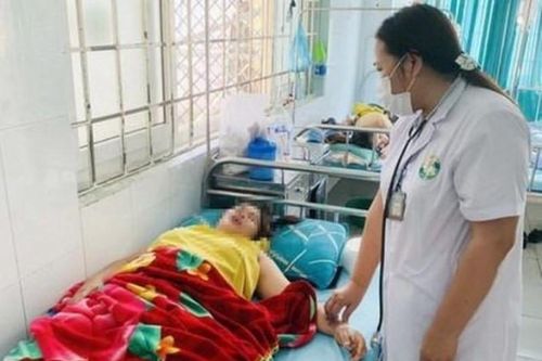 22 người phải nhập viện sau khi ăn cỗ đám cưới