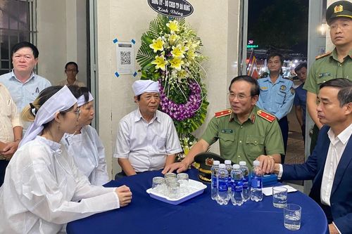 Chủ tịch nước truy tặng Huân chương Dũng cảm cho nam bảo vệ tử vong khi bắt cướp