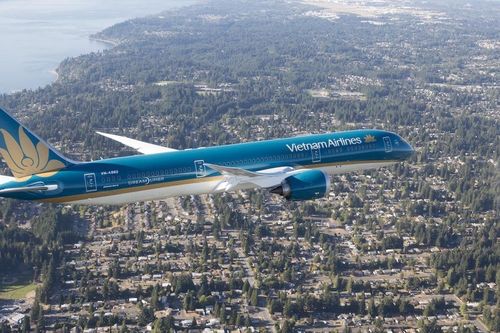 Máy bay Vietnam Airlines bị nứt bề mặt kính buồng lái đã về tới Hà Nội