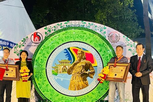 Chiếc đĩa gốm lớn nhất Việt Nam