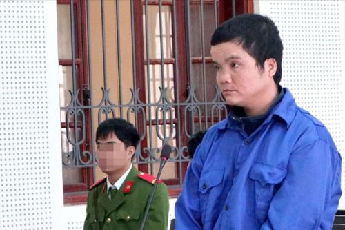 Siết cò súng bắn vợ sau lời thách thức