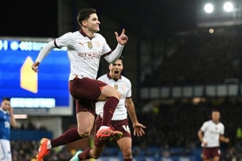 Ngược dòng đánh bại Everton, Man City trở lại Top 4 Ngoại hạng Anh