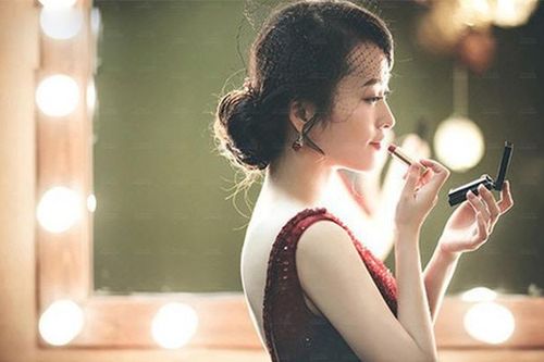 Bản lĩnh đàn bà hậu ly hôn là đây: Làm bạn với chồng cũ nhưng đến khoảnh khắc quan trọng nhất vẫn làm anh ta nhục nhã ê chề