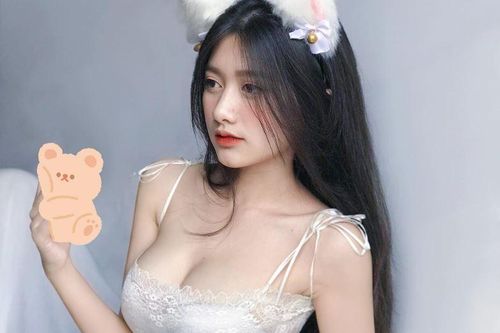 Ngắm 'gương mặt học sinh, thân hình phụ huynh' của hot girl xứ Thanh