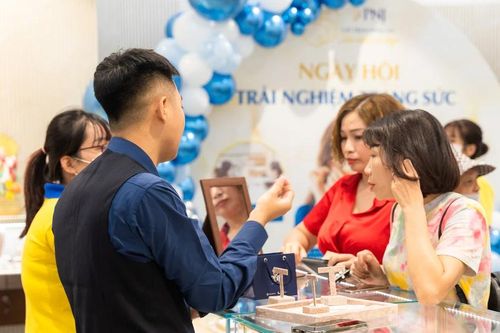 Doanh thu trang sức đóng góp chính cho đà tăng trưởng của PNJ