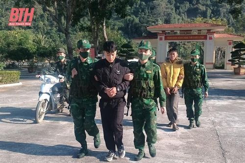 Bắt quả tang 2 thanh niên tàng trữ trái phép chất ma túy