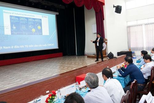 Chia sẻ công nghệ và giải pháp chuyển đổi số trong đào tạo