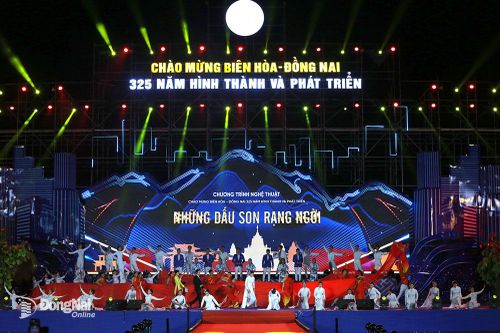 Hàng ngàn người dân chào đón lễ kỷ niệm 325 năm Biên Hòa - Đồng Nai
