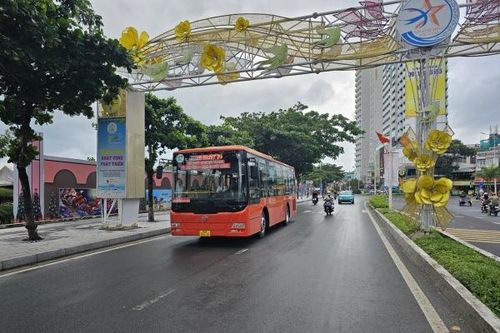 Khuyến khích người dân đi xe buýt