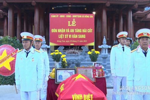 Đón nhận và an táng hài cốt liệt sỹ Vi Văn Sang về nghĩa trang liệt sỹ huyện Hữu Lũng