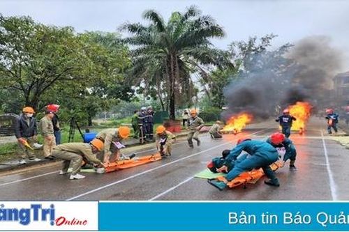 Đông Hà: Lực lượng dân phòng thi nghiệp vụ chữa cháy, cứu nạn cứu hộ