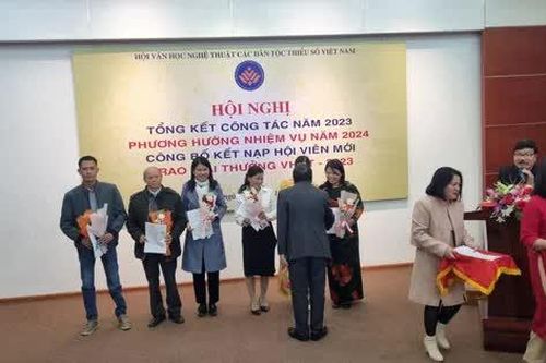 Hội văn học nghệ thuật các dân tộc thiểu số Việt Nam kết nạp hội viên mới, xác định phương hướng hoạt động năm 2024