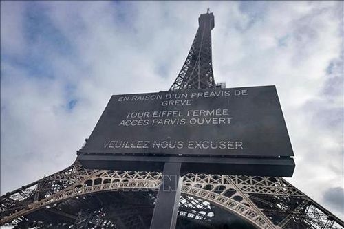 Tháp Eiffel phải tạm đóng cửa do nhân viên đình công