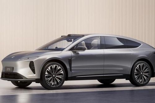 Trung Quốc ra mắt xe điện sạc 5 phút đi được 255km