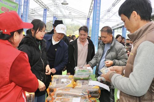 Hội chợ Thương mại cư dân biên giới Việt - Trung lần thứ nhất