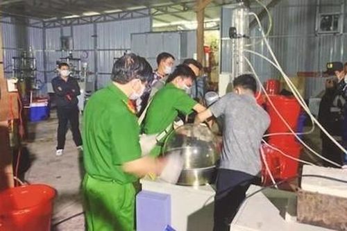 Tiêu hủy hàng tấn máy móc, hóa chất dùng để sản xuất ma túy