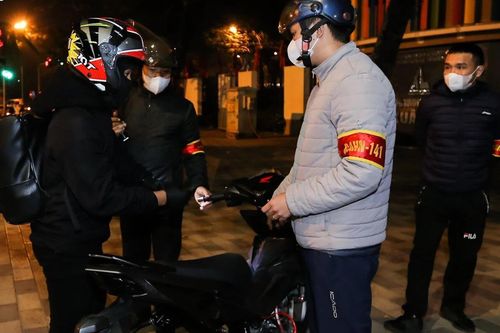 Có được tụ tập xem cảnh sát 141 kiểm tra nồng độ cồn?