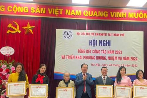 Hơn 4,5 tỷ đồng cứu trợ trẻ em khuyết tật Hà Nội