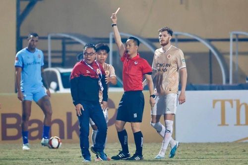 Giám đốc kỹ thuật Trần Tiến Đại và cầu thủ Nguyễn Thanh Thảo nhận án phạt nặng