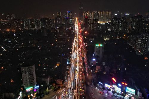 Người dân về quê nghỉ Tết Dương lịch trong đêm, Vành đai 3 Hà Nội ùn tắc gần 10km