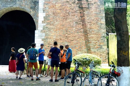 Năm 2023, du lịch Việt Nam tăng tốc, đón 12,6 triệu lượt khách quốc tế