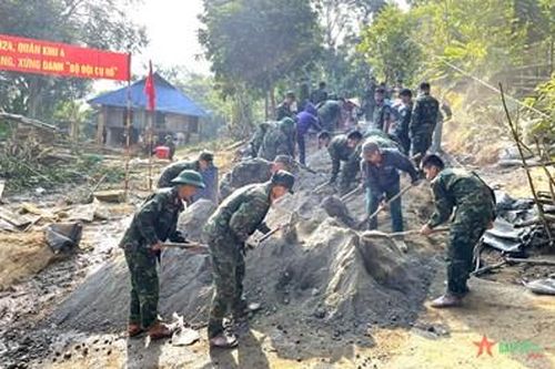 Bộ đội Thuận Hóa 'chung sức' cùng Nam Động