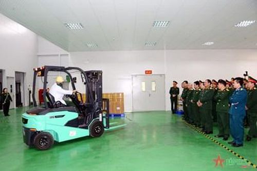 Tổng cục Hậu cần tổ chức tham quan 'Kho ứng dụng công nghệ' tại Kho 708, Cục Quân y