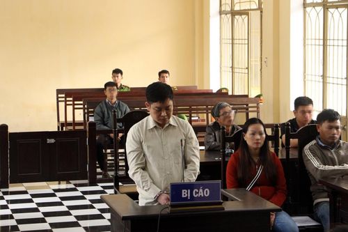 Đoạt tiền của người quen để xoay xở nợ nần