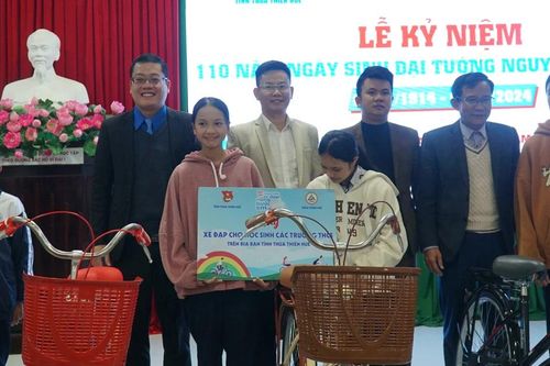 Dâng hương tri ân Đại tướng Nguyễn Chí Thanh