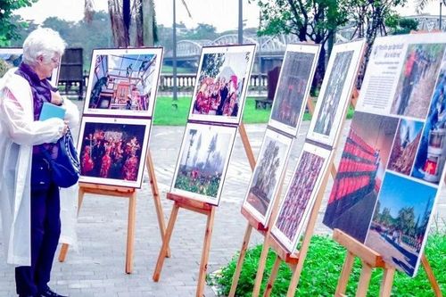 Khai mạc Triển lãm 'Tự hào một dải biên cương' tại Huế
