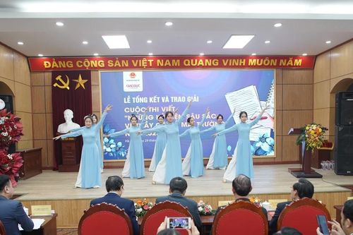 Trao giải cuộc thi viết 'Những kỷ niệm sâu sắc về thầy cô và mái trường' 2023