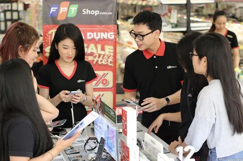 Nhiều ưu đãi khi mua sắm dịp Tết tại FPT Shop