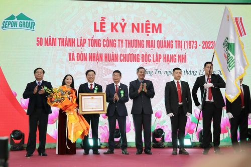 Doanh nghiệp 'đỡ đầu' hơn 80 học sinh nhận Huân chương Độc lập hạng Nhì