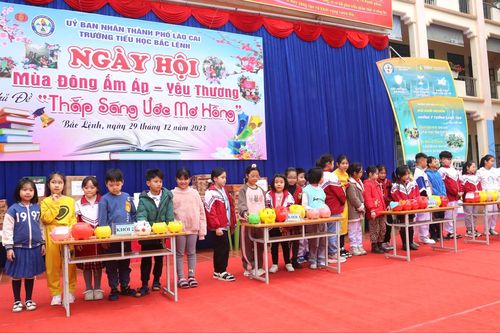 Lan tỏa yêu thương tới trò nghèo, khó khăn thiệt thòi