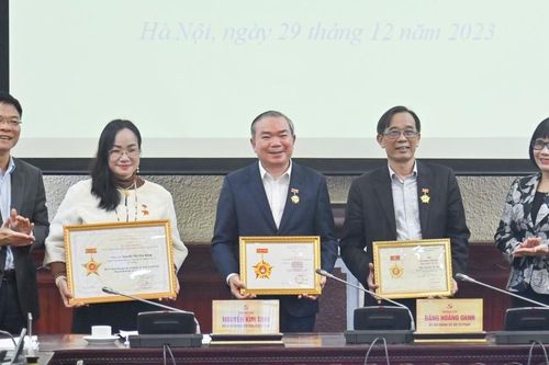 Coi tự phê bình và phê bình là công cụ sắc bén để rèn luyện đảng viên