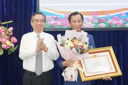Thủ tướng tặng bằng khen Hiệp sĩ Đại Thánh giá Lê Đức Thịnh
