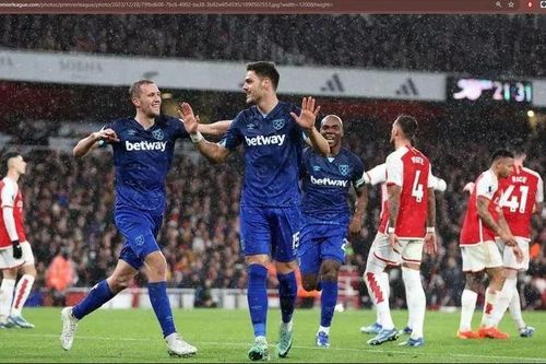 Arsenal đánh mất ngôi đầu Ngoại hạng Anh