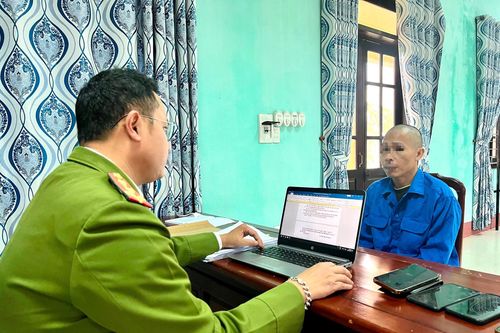 Đột nhập vào nhà dân trộm cắp tài sản