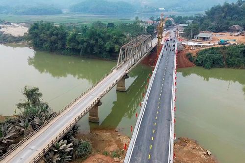 Yên Bái: Thông xe kỹ thuật cầu Tô Mậu