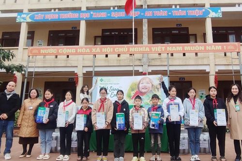 Hành trình thiện nguyện 'Mắt sáng cho em' đến với học sinh rẻo cao Bắc Kạn