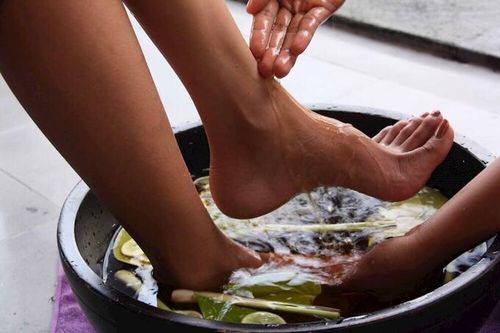 Ngâm chân tốt cho sức khỏe nhưng phải tuyệt đối tránh 8 sai lầm thường gặp