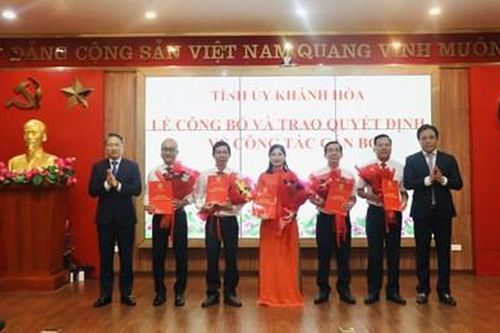 Công bố công tác nhân sự cấp sở và thành phố Nha Trang, tỉnh Khánh Hòa
